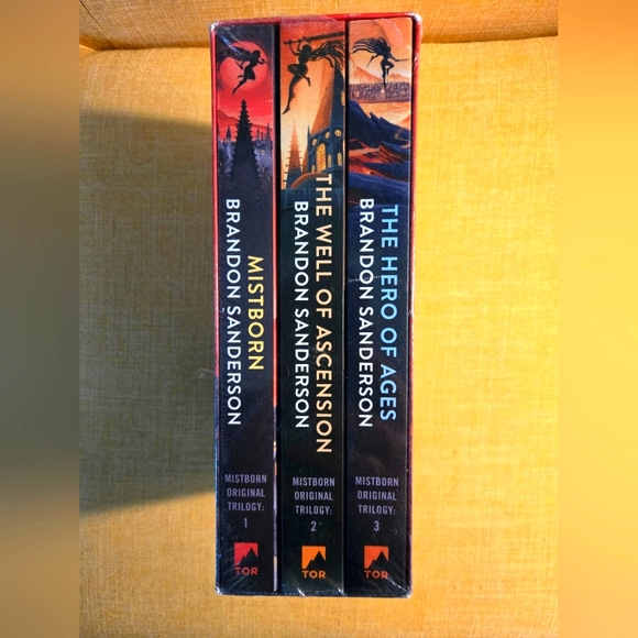 "The Mistborn Trilogy" Box Set - Picture 3 of 5
